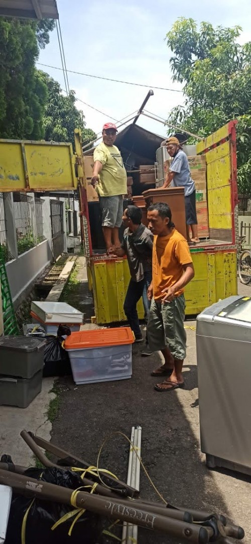 Jasa Pengiriman Barang di Bandung | Rental & Sewa Truk di Bandung MOVING PT.  JASA SIAGA TRANS