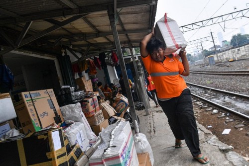Jasa Pengiriman Barang di Bandung | Rental & Sewa Truk di Bandung Jasa Pengiriman Barang Via Kereta Menurun Akibat COVID-19